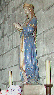 Statue représentant Ste Clotilde dans la Chapelle St Nicolas à Notre-Dame de Paris